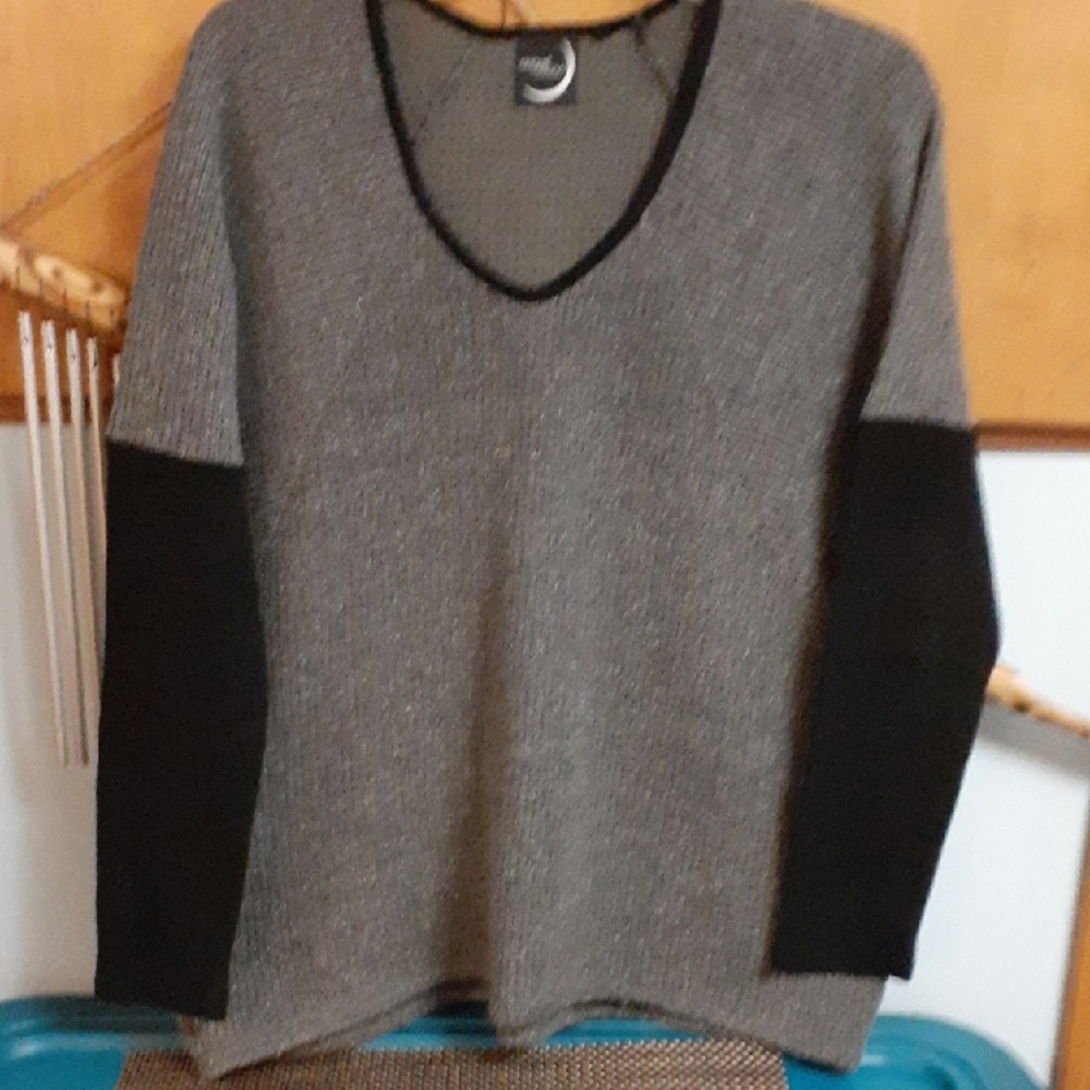 August moon black and gray sweater excellant condition!